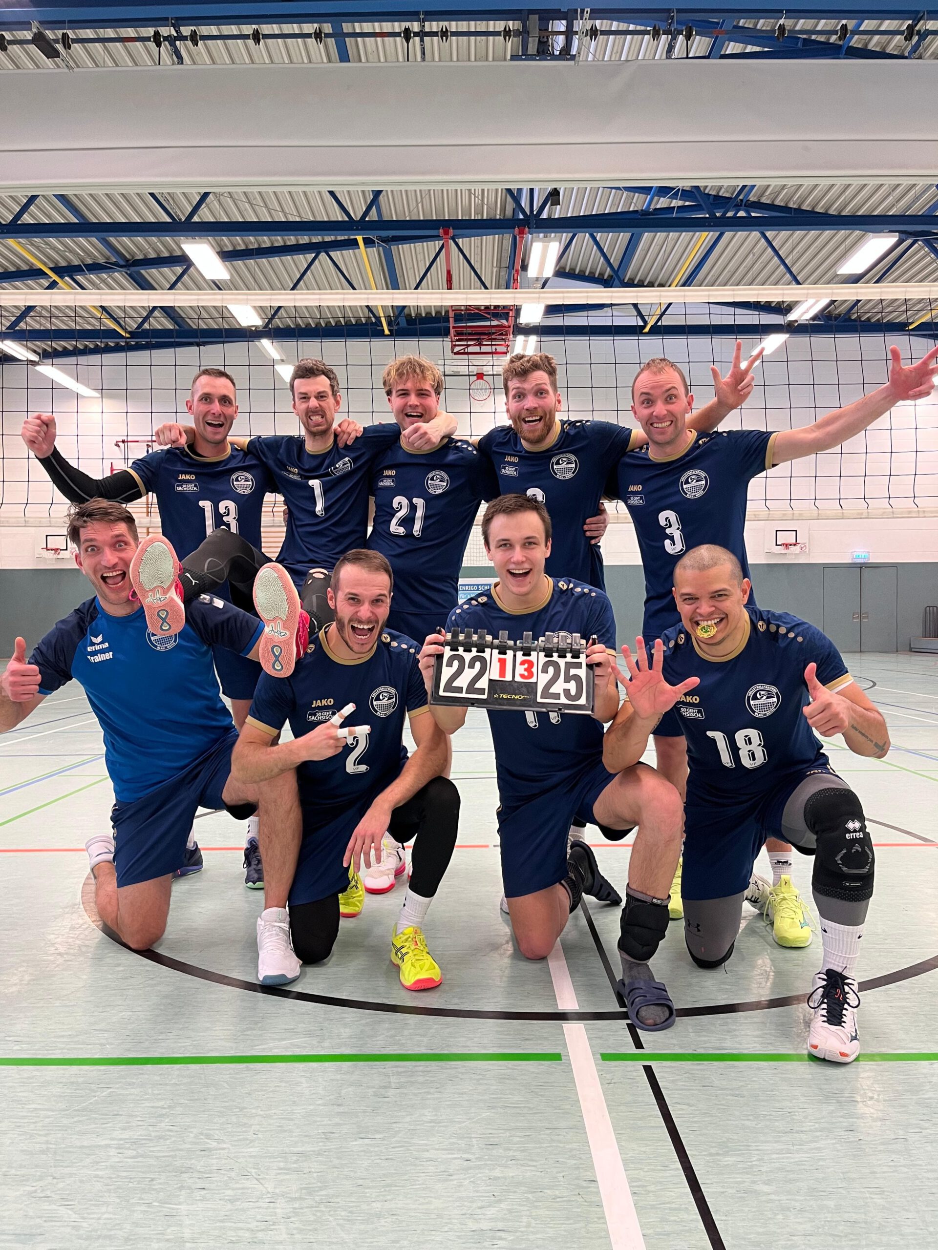 Viel Kampf, ein überragender Aufschläger und zuspielende Mittelblocker bescheren 3 Punkte